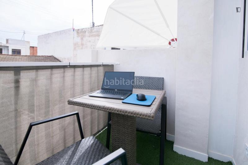 Foto 80e3d5f6-e3fd-4b0d-ad8a-7aa4d4b138ca. Alquiler estudio en Natzaret Valencia