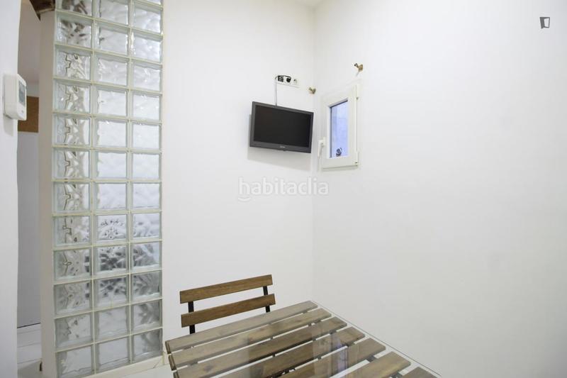 Foto 6a92b9f2-8085-4157-b659-529dfcf9ac3a. Lloguer apartament a Universidad-Malasaña Madrid