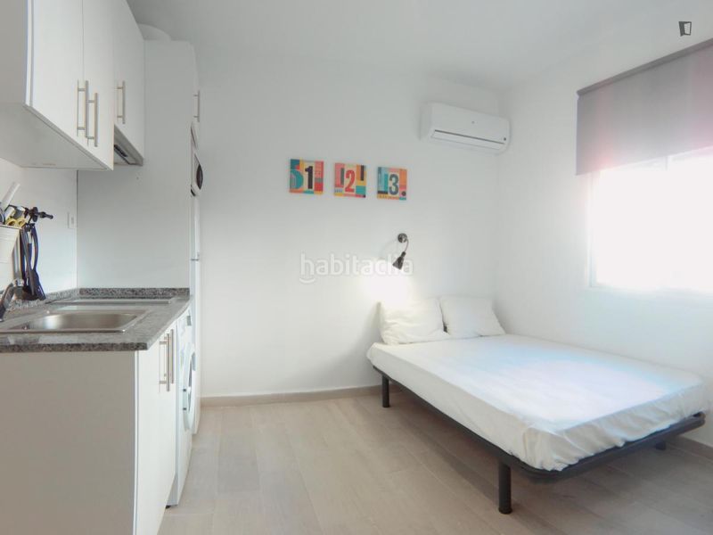 Foto ab9ee125-686a-4f00-8acc-4e3d835663bc. Lloguer estudi a Pradolongo Madrid