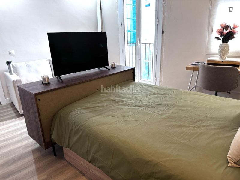 Foto f325ecaa-cd51-48a4-970c-4e2a2b5c9d15. Alquiler apartamento en Gòtic Barcelona