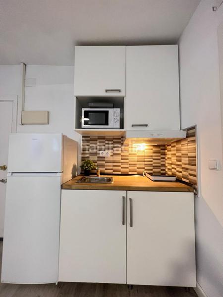 Foto b40b10d3-ba96-41fb-b37f-32cf2dfe1e06. Lloguer estudi amb calefacció a Arapiles Madrid