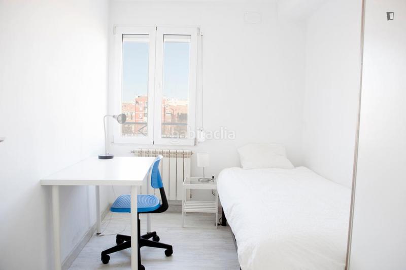 Foto 28538fbe-0aec-4e21-846b-739529975bb5. Alquiler apartamento en Numancia Madrid