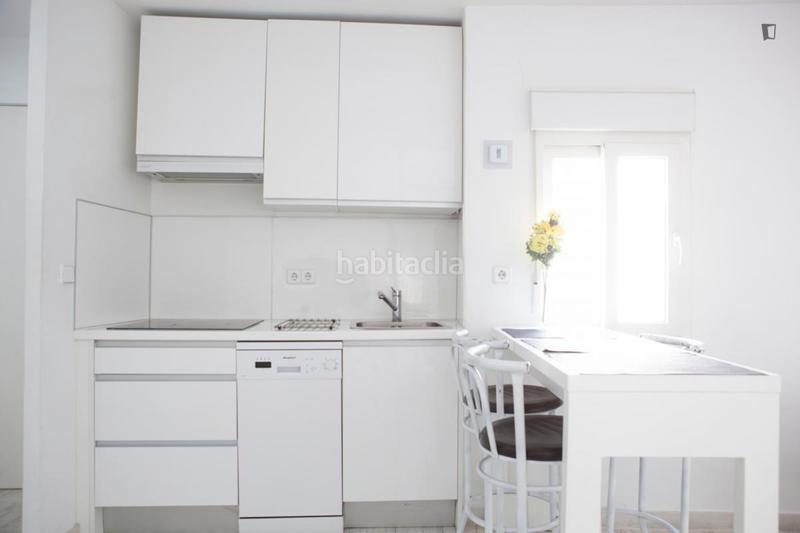 Foto 608e5339-ed4f-4ef9-b371-64c7652824b0. Alquiler apartamento en Numancia Madrid