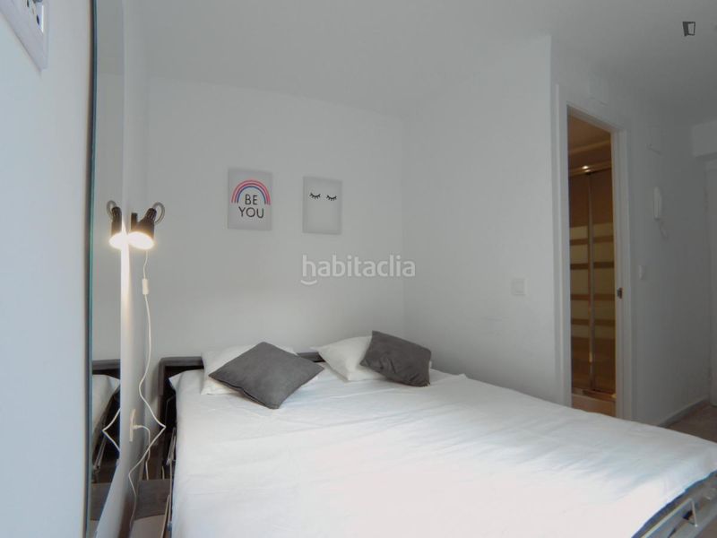 Foto f91aea0c-d5b2-472a-bb6d-d2979166c6a9. Lloguer estudi a Pradolongo Madrid