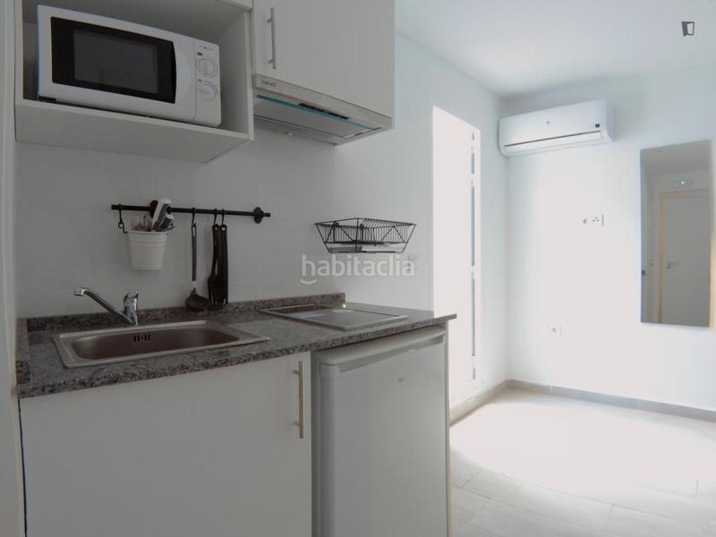 Foto 15fb51a4-ad7a-4f28-a34d-a2b64c9bf4b9. Alquiler estudio en Pradolongo Madrid