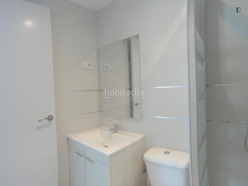 Foto c04f075c-3a80-4448-8657-e71a0c3865de. Rent studio in Pradolongo Madrid