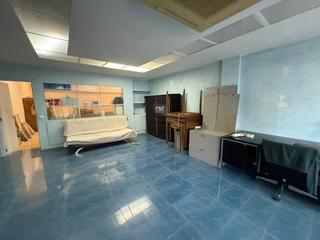 Bureau dans Es Vivero. Local con posibilidad de hacer vivienda