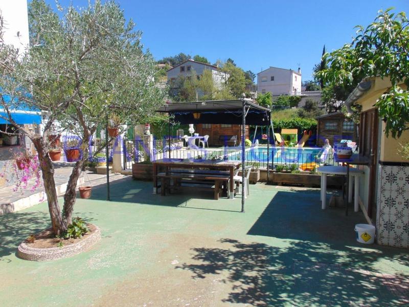 Foto 6155aad5-14f1-4d7c-a8df-3a209d7eb2f0. Casa amb calefacció aparcament piscina a Aiguaviva Parc Vidreres
