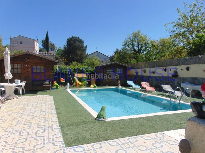 Foto d4a8312b-8cf5-4f45-bdd6-25b4e96d0de3. Casa amb calefacció aparcament piscina a Aiguaviva Parc Vidreres