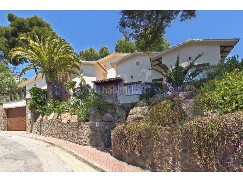 Foto 00621347-40d7-4a1f-9b32-da3497bacbfc. Casa amb calefacció aparcament piscina a Mont Ferrant-Joan Carles I Blanes