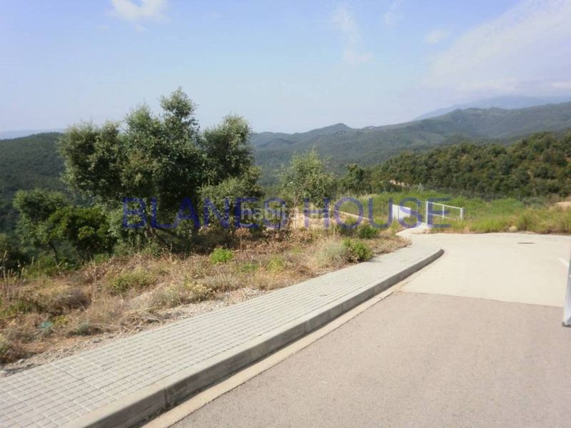 Foto a5576c1b-9ebf-4f6a-98d0-4a90ebf23672. Terreno residencial terreno de nueva construcción en venta en Riudarenes