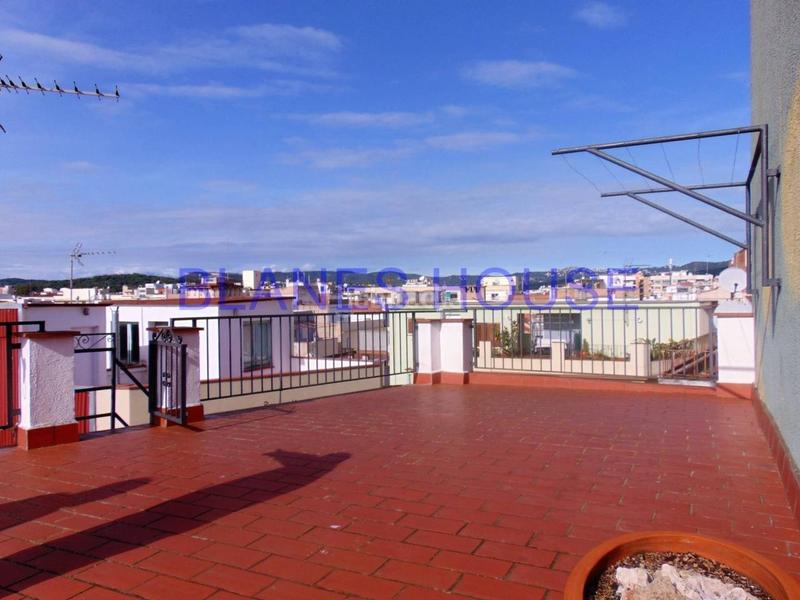 Foto b1ed410e-eae1-4d35-a5f9-6a4a0cb336f7. Edificio in Centre Lloret de Mar