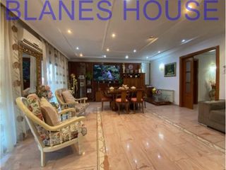 Casa a Calle puigvert 7. Casa en venta en nucli urbà
