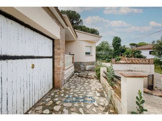 Haus in Calle cadernera 0. En venta en comajuliana