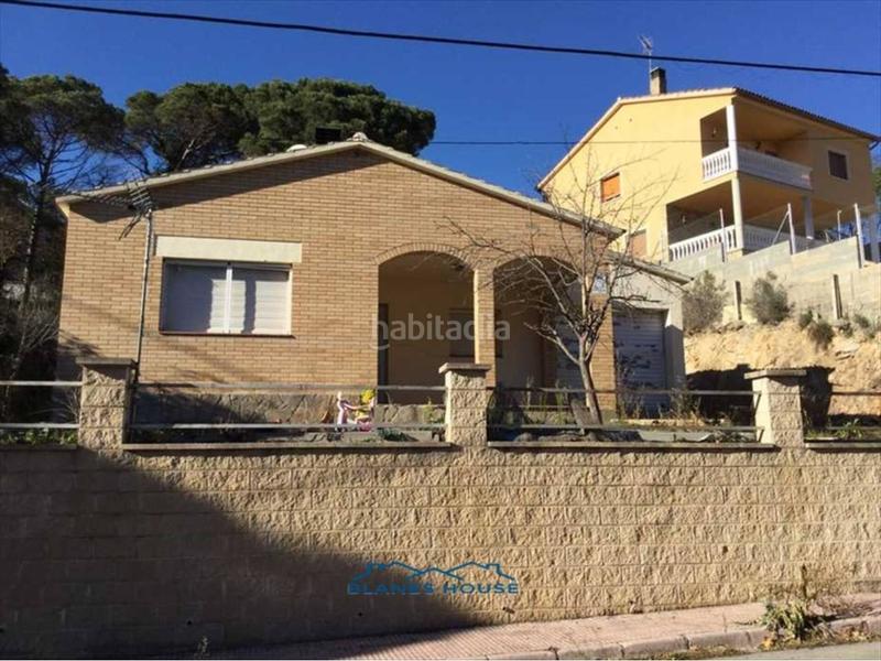 Foto b8d4ddff-5cd6-43d6-930c-55b6b156ddb1. Maison avec parking dans Residencial Park Maçanet de la Selva