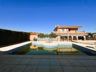 Haus in Calle llac del cisne 0. Venta de casa en caldes de malavella