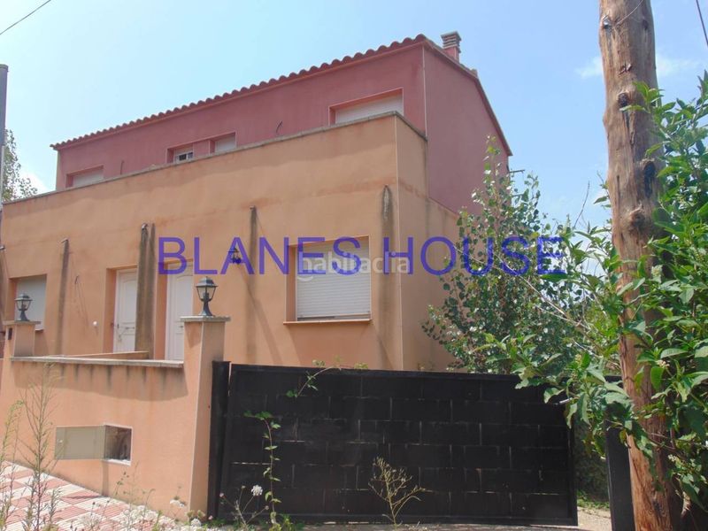 Foto 551178a2-a271-4357-96b1-9747141f79c8. Casa amb aparcament a Aiguaviva Parc Vidreres