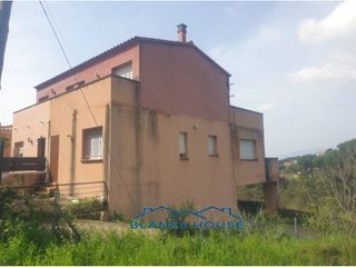 Casa  Calle avellaner. Casa en venta
