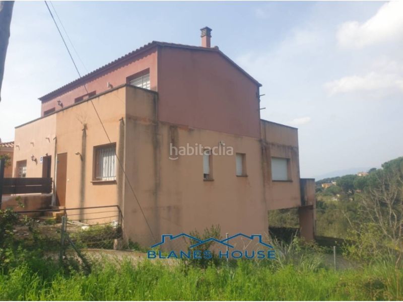 Foto 8177b355-4228-4521-8adb-3a4f4a87f8c6. Casa amb aparcament a Aiguaviva Parc Vidreres