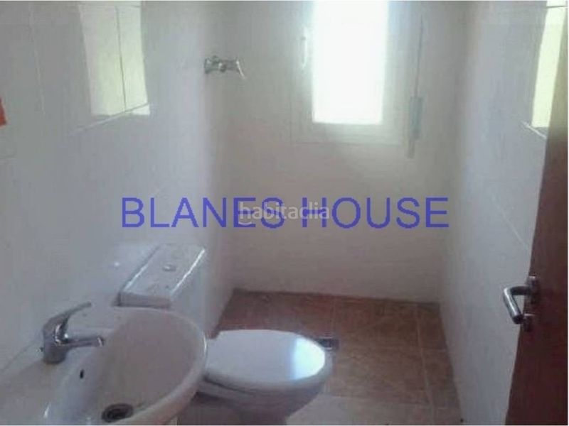 Foto e4e0b0bb-b27d-4d93-afde-26413bb104c3. Casa amb aparcament a Aiguaviva Parc Vidreres