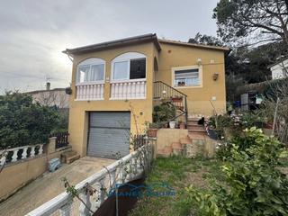 Casa a Montjuic 0. Venta de casa en maçanet de la selva