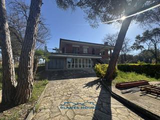 Casa  Eucaliptus. Venta de una casa en sils