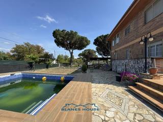 Casa a Eucaliptus 0. Casa en venta en urbanització vallcanera