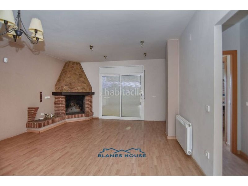 Foto 714ccc54-8696-4113-9e05-5a43b5c7fc0c. Chalet dans calle petunia (parcela ll-33 aiguaviva parc) 29 dans Vidreres