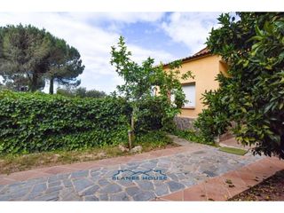 Chalet en Calle petunia (parcela ll-33 aiguaviva parc) 29. Chalet en venta en vidreres
