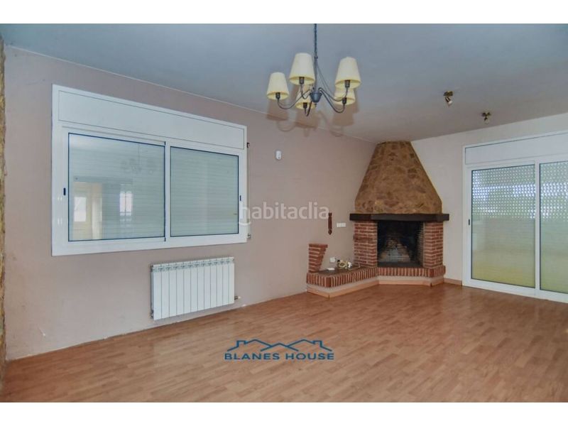 Foto d8cb69e9-2ff0-42d9-96fc-f3d9010eddd4. Chalet dans calle petunia (parcela ll-33 aiguaviva parc) 29 dans Vidreres