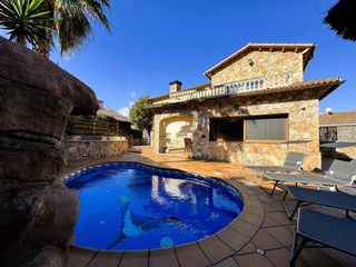 Haus in Calle mas torrents 77. Venta de casa en blanes  els pavos