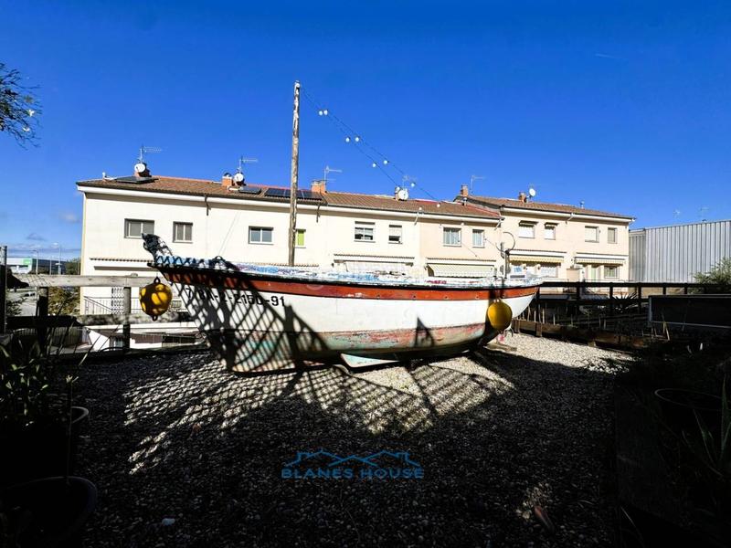 Foto 8c0c947d-f8f7-43d0-8ecb-a3944540e77d. Casa a mas torrents 77 a Els Pavos Blanes