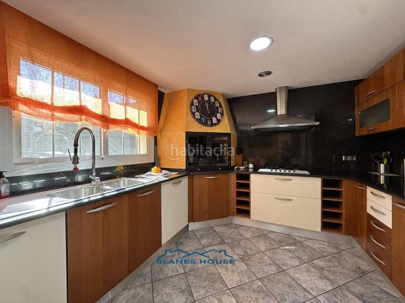 Foto fb5f5f9f-26da-4fe2-9a3f-2ae2a552bdd1. Casa a mas torrents 77 a Els Pavos Blanes