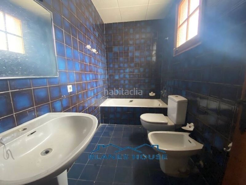 Foto 32ae3d52-2392-4e0f-b24a-919d30c9b960. Masia amb calefacció aparcament piscina a residencial Blanes - vistamar Blanes