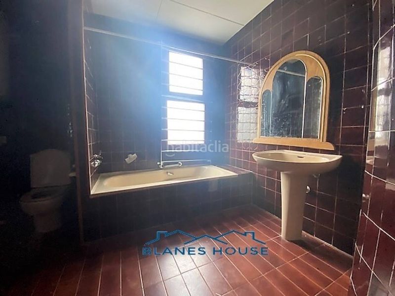 Foto 7e046084-d888-4d6a-9771-482db8904b84. Masia amb calefacció aparcament piscina a residencial Blanes - vistamar Blanes