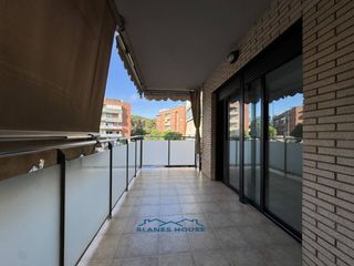 Appartement  Calle ardales 0. Venta de piso de 4 habitaciones en els pavos, blanes
