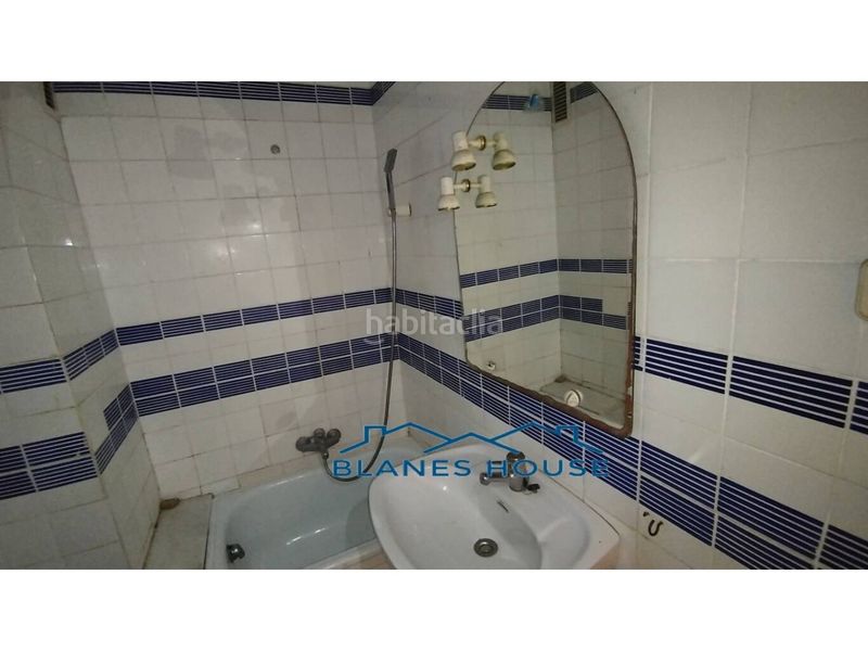 Foto f6f233eb-c45f-4f0f-8c0f-43c37658817a. Pis a calle asturias 0 a Els Pins Blanes