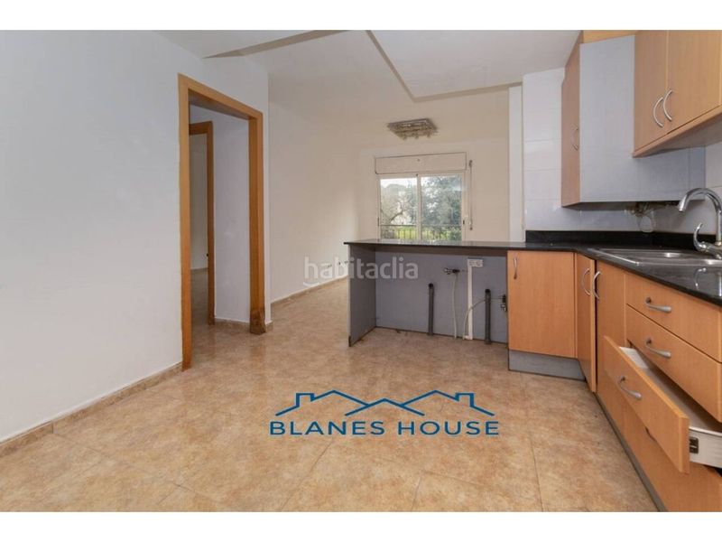 Foto a4fe1328-78ad-4c2b-b275-a84ea240f52b. Pis a calle segre 6 a Mont Ferrant-Joan Carles I Blanes