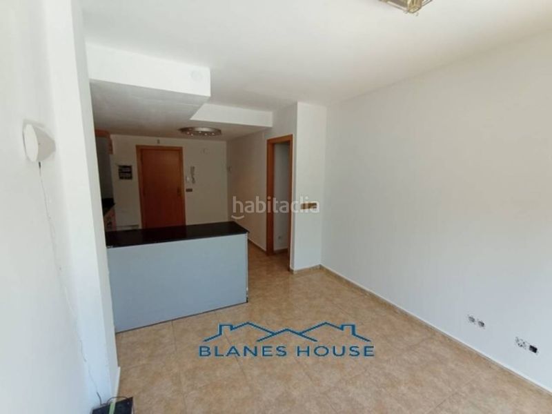 Foto d1d29a1f-fb01-44d5-9b5a-fd6dc7dbcaf9. Pis a calle segre 6 a Mont Ferrant-Joan Carles I Blanes