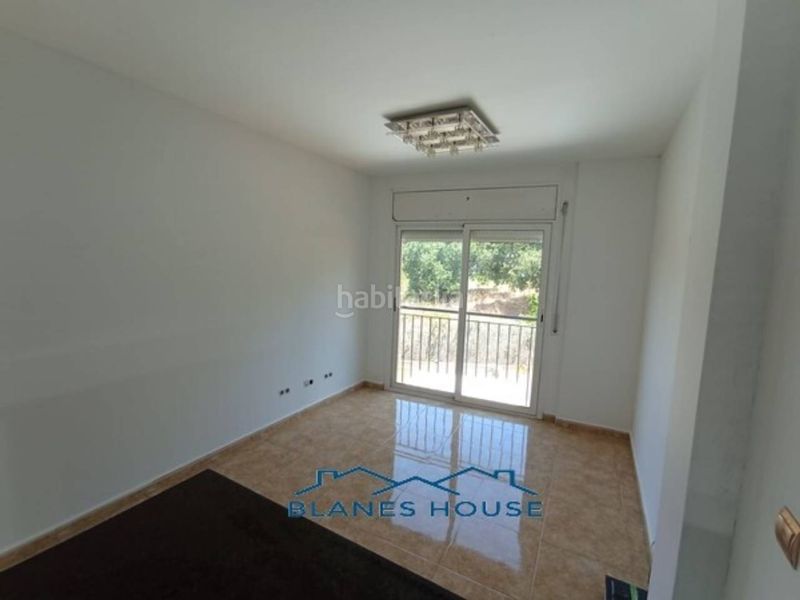 Foto dbb0b26f-728d-4f4d-a5ee-38bef06ab8c1. Pis a calle segre 6 a Mont Ferrant-Joan Carles I Blanes