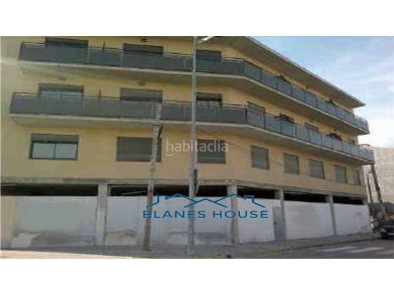 Foto 55a4a298-a75d-4870-8706-2620e43709ba. Aparcament cotxe a calle corredor 13 a Tordera Tordera