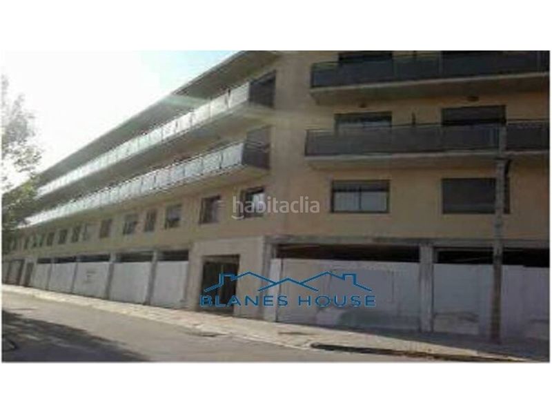 Foto df576364-af8a-473b-b6ea-bdc74cabc73c. Aparcament cotxe a calle corredor 13 a Tordera Tordera