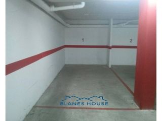 Posto auto  Calle josep irla. Garaje en venta en riells