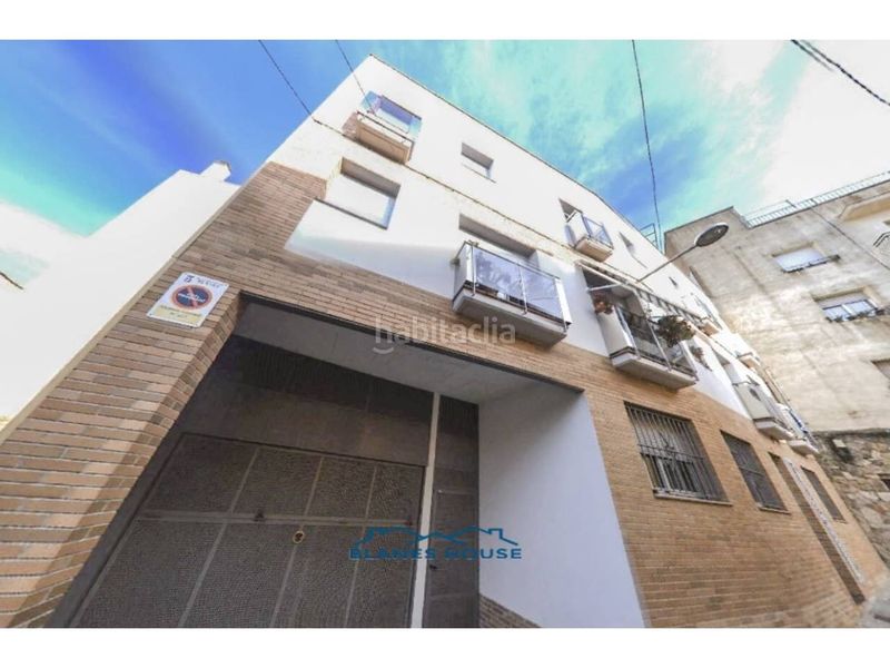 Foto a1396ad0-0409-4713-b454-aad099c68083. Aparcament cotxe a calle llobregat 2 a Mont Ferrant-Joan Carles I Blanes