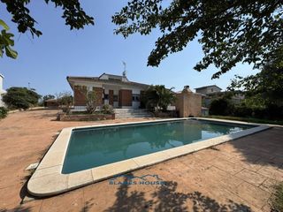 Casa  Avenida argimont 0. Venta de casa espaciosa en riudarenes