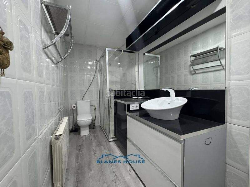 Foto 38ce0ff4-ecb5-46b6-ab7a-c560566c3a67. Casa en avenida gran via corts catalanes 0 venta de casa espaciosa en urbanitzacions niàgara parcàgora parcrocarossa, en Tordera