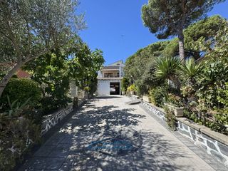 House  Calle ronda goba 0. Venta de casa en vidreres con amplio jardín y piscina comunitari