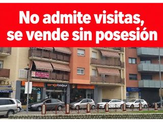 Pis  Calle amadeu vives 25. Piso en venta en nucli urbà