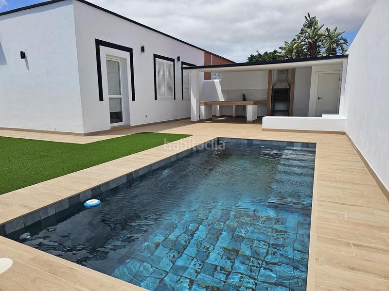 Foto 6a16d304-6b5e-4d40-9294-34eea46ef823. Casa venta en Guargacho de dos casas con piscina en Arona