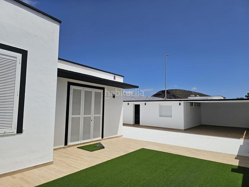 Foto 985150bd-ec4f-4b1c-846f-8e0743b5318e. Casa venta en Guargacho de dos casas con piscina en Arona